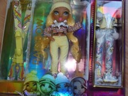 Lalka Sunny Madison z serii Rainbow High Winter Break, żółty strój, nowa