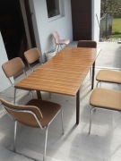 Pokojowy stół z krzesłami