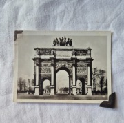 Stare zdjęcie łuk triumfalny Luwr Paryż 