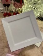 Dwa minimalistyczne talerze deserowe