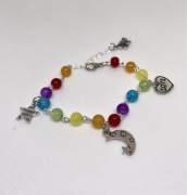 Tęczowa bransoletka z zawieszkami z koralików handmade