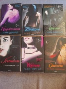 Cast Nieposkromiona, Zdradzona, Kuszona