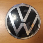 ATRAPA GRILL ZNACZEK EMBLEMAT VW LOGO POD RADAR 2GM853601E 3G0853601A