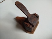 Zabytkowy stary dziurkacz do papieru