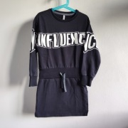 Sukienka dresowa Coccodrillo 128 z napisami Influence/Dance (004)