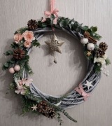 Wianek świąteczny Boże Narodzenie wikliny różowy 