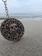 Brelok Piracka moneta ręcznie malowany farbami metalicznymi