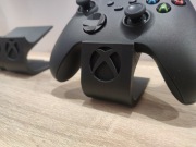 Stojak na pada Xbox One / Series X/S z logo Xbox