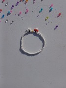 Biała bransoletka z motywem Hello Kitty na gumce