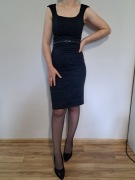 Elegancka sukienka z paskiem Noix Fashion