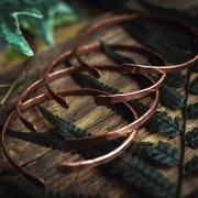 Regulowane delikatne bransoletki miedziane