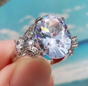 Pierścionek damski  piękny 