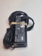 Oryginalny zasilacz Sony 19.5V 2.3A 45W  wtyk 6.5 x 4.4 z pinem mm