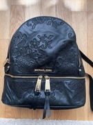 Plecak Michael Kors używany- czarna skora ze zlotymi zdobieniami