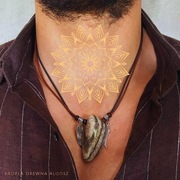 Naszyjnik skrzydła z kamieniem 