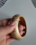 Bransoleta sztywna drewniana wzór złoty snake print 
