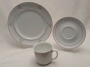 Zestaw porcelany Friesland – filiżanka, spodek i talerz, klasyczna forma