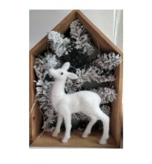 Biały jelonek w śnieżnym domku drewno oświetlenie LED duży 35cm