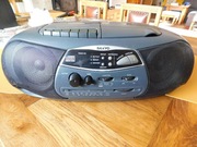 Przedmiotem aukcji jest Boombox Sanyo model MCD-Z100F