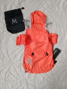 Kurtka dla psa rozmiar XS / S przeciwdeszczowa z kapturem Mamore + woreczek