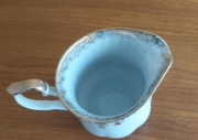 Dzbanuszek do śmietanki z porcelany Chodzież złota róża