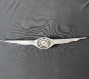ZNACZEK EMBLEMAT CHRYSLER VOYAGER 
