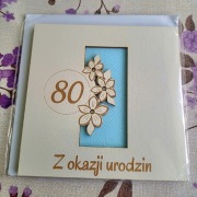 Kartka na 80 Urodziny Drewniana Laserowa Kwiaty Liczba 80 Otwierana + Koper