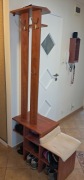Wieszak stojący z półkami na buty i siedziskiem 82x38x184cm