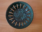 Stary zielony talerz do powieszenia prl? ażurowy