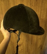 Kask / Toczek jeździecki Fouganza, rozm. 56, zamszowy, bezwypadkowy 