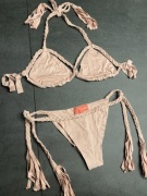 Just Unique Strój Kąpielowy Pudrowy Róż Frędzle Paski Zamszowy Nowy M/S