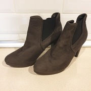 # Damskie botki roz.38