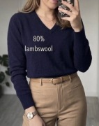 Cienki sweterek damski granatowy kolor Units 36/38 dekolt V wełna wool 