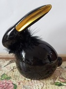 Królik wielkanocny ,ceramiczny czarny że xłotymi uszkami 13 cm
