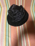 Stylowe nakrycie głowy damskie