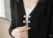 Guzik broszka do zapięcia kwiaty Kwiatki kardigan swetra marynarki