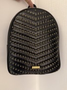 Plecak Wittchen czarny z dżetami.