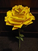 Róża duża z papieru kolorowego z pomponem