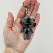 Miś zombie na szydełku Maskotka-breloczek brelok 