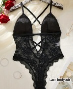 Czarne koronkowe seksowne body z cyrkoniami M 38