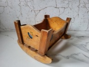 Piękna stara drewniana ludowa kołyska łóżeczko dla lalek