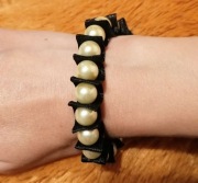 bransoletka perły kremowa z czarnym elegancka