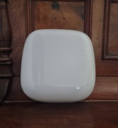 Plafon- klosz mleczny PRL szerokość  25 cm.,średnia wlotu  14 cm.