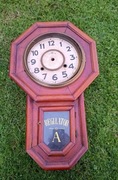 Stary wiszący zegar Regulator
