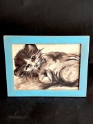 AKWARELA w sepii na płycie.Leżący kot,PRL.21x27cm.