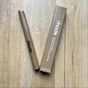 RHODE Peptide Lip Shape – Konturówka z Peptydami | Kolor: LIFT