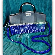 Ręcznie robiona torebka z koralików – granatowa elegancja MM-ART