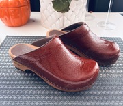 Sanita Duńskie,ręcznie robione chodaki z lakierowanej skóry rozmiar 36