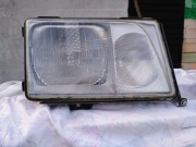 Lampa przednia prawa Mercedes w124 klosz Depo, środek Hella