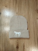 Nowa beżowa czapka zimowa z konikiem 